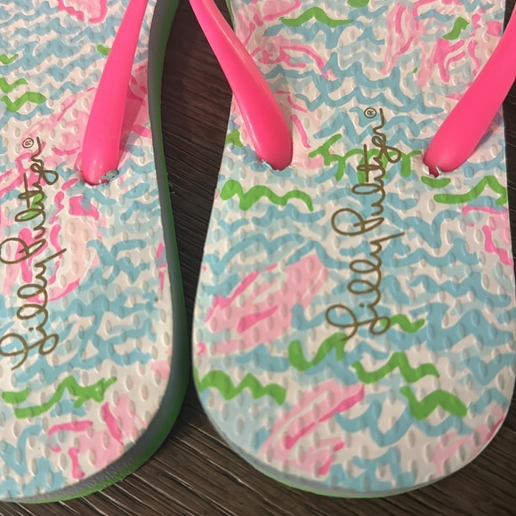 Lilly Pulitzer pool flip flops in spa blue Lobstah Roll. Size small (5/6). - Picture 2 of 4